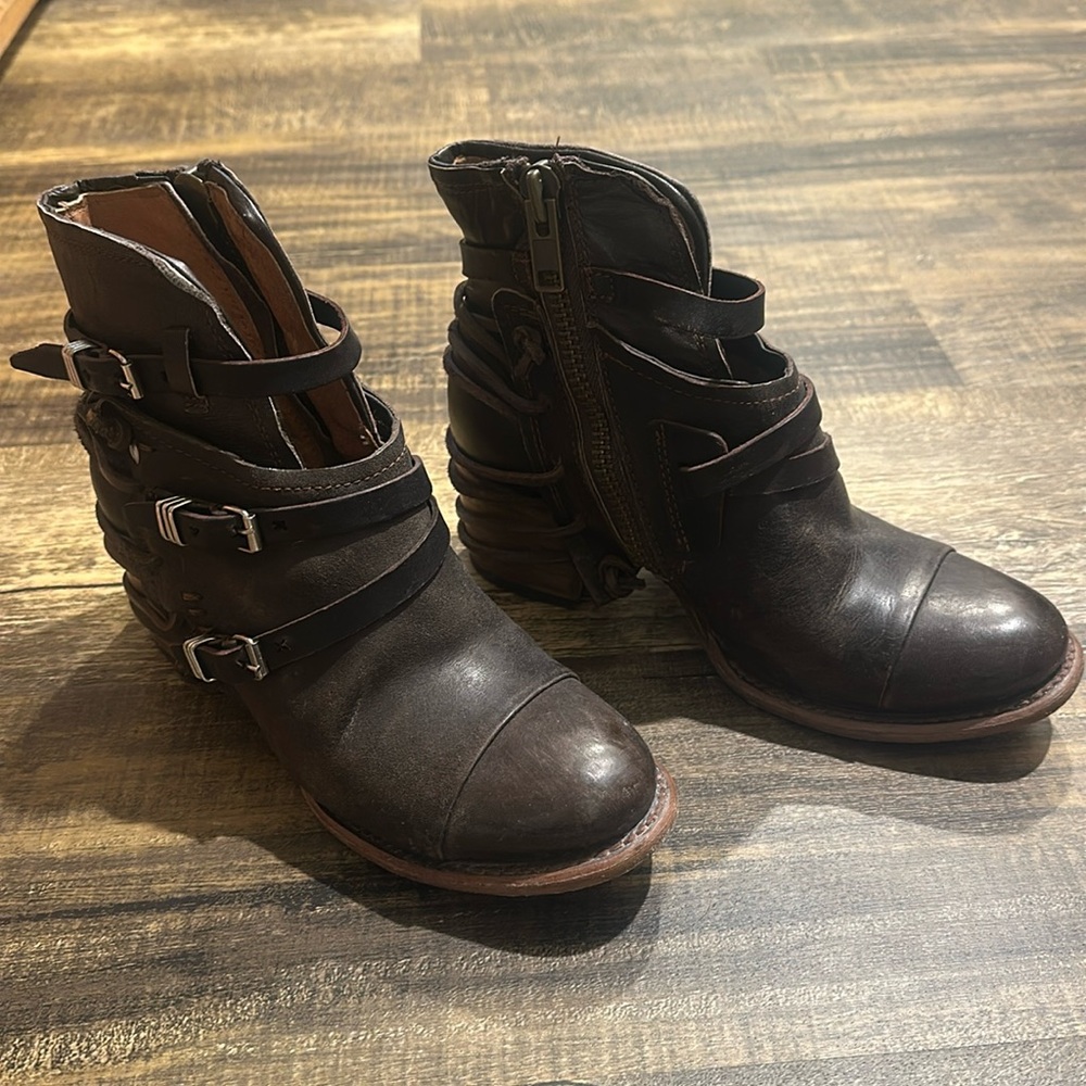 Freebird genuine leather ankle boots size 9